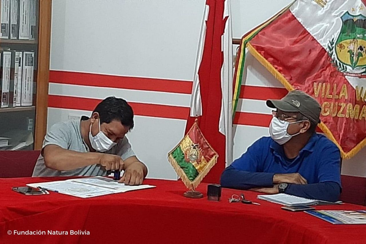 Firma de declaración por las Serranías de Igüembe